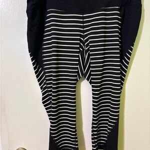Livi Active Black and White Striped Crop Leggings
